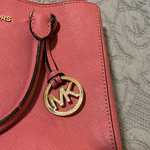 Michael Kors Rose Pink Two-Way Shoulder Bag with Gold Tone Hardware - Picture 7 of 13